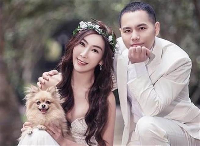 李宓（左）和老公感情甜蜜。（翻摄李宓IG）