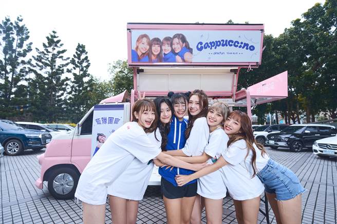 PINK FUN探班幫容容加油。（索尼音樂提供）