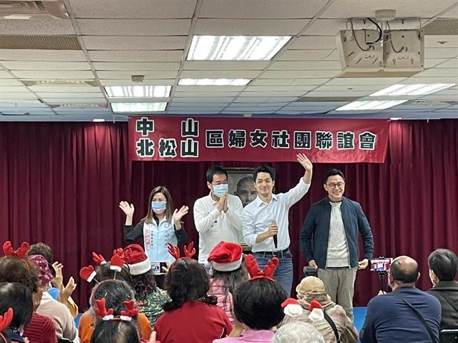 立法委员费鸿泰号召在地妇女社团、及新任臺北市长蒋万安，一起替代表国民党投入立委补选的王鸿薇加油、注入选举强心针。（立委费鸿泰提供）