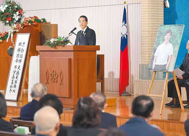 親民黨主席宋楚瑜10日出席省府親近幕僚黃義交追思禮拜，緬懷黃義交很扎實做到雙向溝通。（王英豪攝）