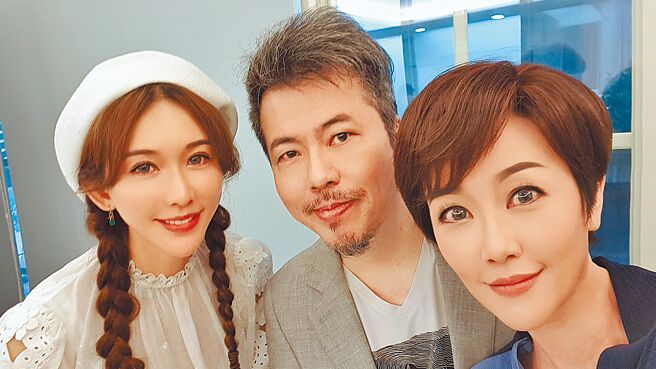 林志玲（左起）与黄国伦、寇乃馨夫妻拥有好交情。     （寇乃馨提供）