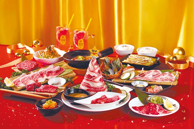 乾杯烧肉居酒屋推出肉量十足的耶诞跨年套餐，其中还有吸睛应景的烧肉耶诞树。（乾杯集团提供）（饮酒过量 有碍健康）