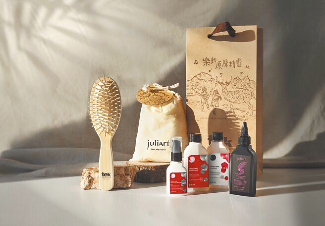 限量200支雪白梣木梳是最实用的质感耶诞、新年礼物。（业者提供）