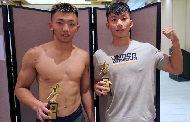 黄仕杰（左）与哥哥黄兆呈（右）都在IRON FIST拳击系列赛台湾第一武道大会拿下胜利。（大会提供）