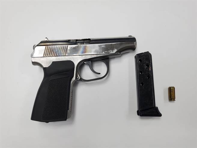 台中市检警查获机车行业姓老板涉嫌改造手枪，他以专业车床等工具将玩具手枪改造成具杀伤力枪枝，检方侦结依法起诉。（警方提供）