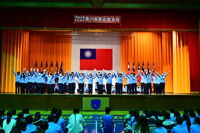 明道中學積極推展童軍教育，日前舉辦童軍成團典禮，840名國中一年級學生正式宣布成為童軍。（明道中學提供／潘虹恩台中傳真）