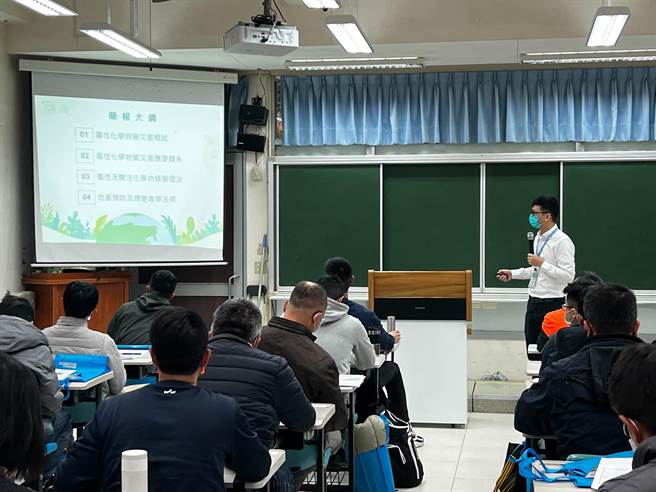 一連三天的毒性及關注化學物質專業應變人員訓練，期提升當地應變人員之應變技術。(圖／金門縣環保局提供)