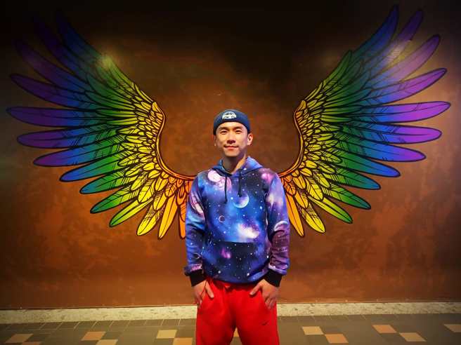 凤梨哥哥昔日的帅气身影，令粉丝们看得很难过。(图/凤梨哥哥 FB)