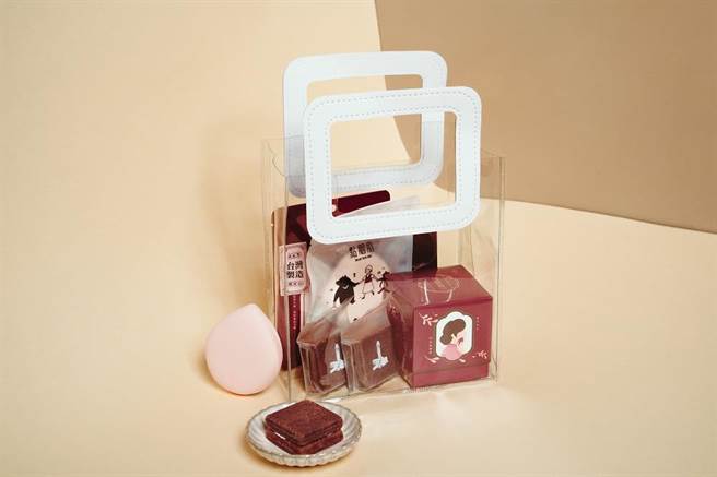 芙稻菓室X点胭脂推「2022限量圣诞联名甜心礼」，包含新海绵和「肉桂红酒乳霜塔」，限时优惠399元。（芙稻菓室提供）