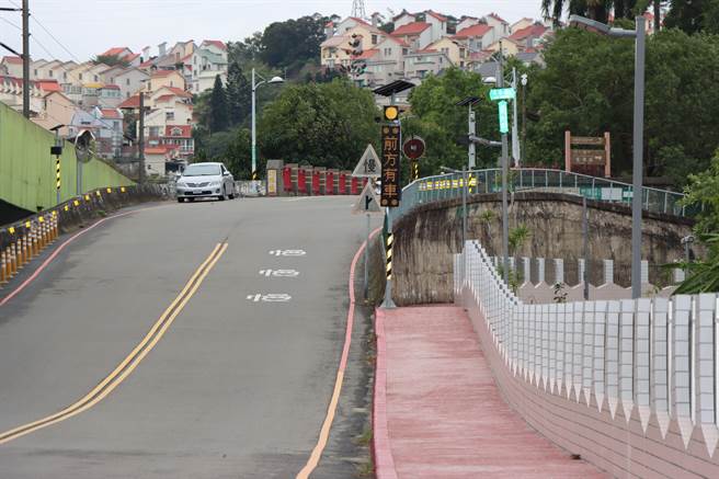 智慧路标能降低肇事机率。（苗栗县政府提供／李京升苗栗传真）