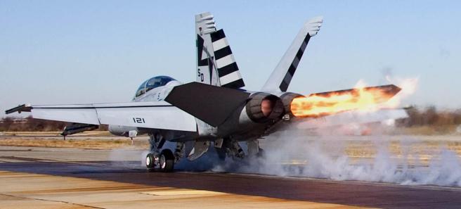 美國海軍在前陣子連續發生2起F/A-18E/F戰機的事故。此為意示圖，非此事件的事故機。(圖/美國海軍)