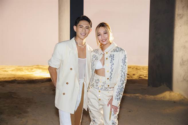 柏霖（左）邀请A-Lin合唱。（索尼音乐提供）