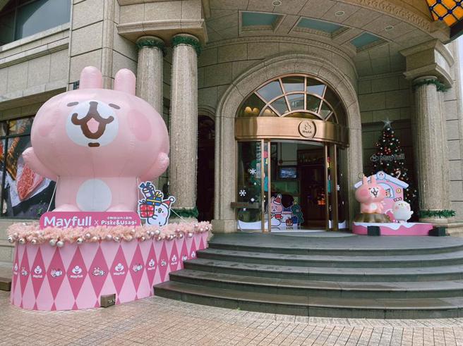 （美福集团迎接圣诞，美福大楼以「卡娜赫拉的小动物Make a wish美好幸福的一年」台北内湖美福集团总部的装置主题。图／美福集团）