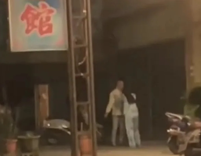 结果其实是女方在养生馆上班，为了阻止男友来自己上班的地方才动手扁人。（图／民眾提供）

