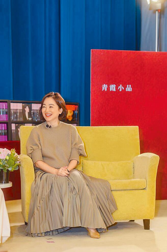 林青霞日前回台分享第4本书《青霞小品》。（时报出版社提供）