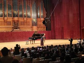 葡萄牙國寶鋼琴家皮耶絲首度來台 觀眾寒風中一睹大師風采