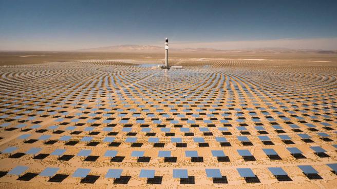 台达电为美国内华达州新月沙丘聚光型太阳能发电厂。（图／报系资料照）