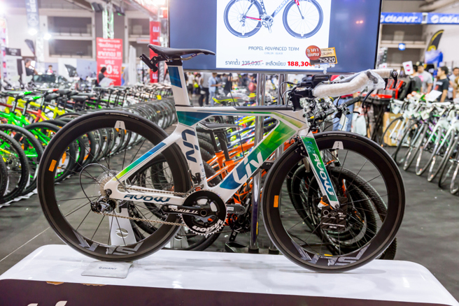 巨大开盘跌停至202元。（示意图／shutterstock）