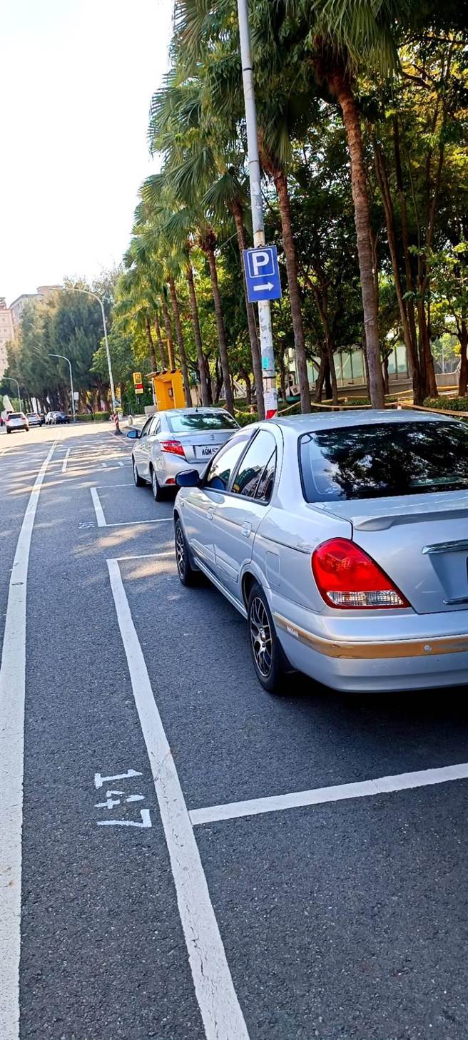 交通局表示，装设地磁侦测器是为方便市民获得停车格即时资讯，并作为未来是否要採收费措施的客观数据。（台南市政府提供／张毓翎台南传真）