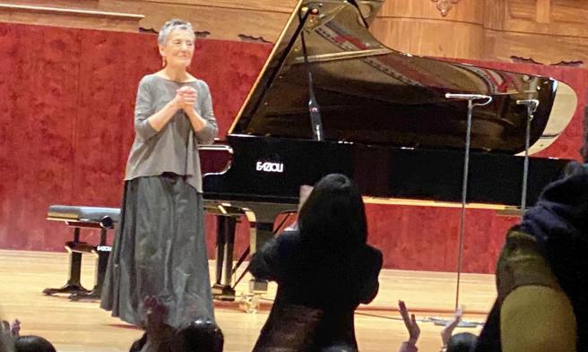 简秀枝》78岁皮耶丝用琴韵说孤寂（图/爱传媒提供）