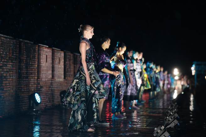 由屏县府举办的半岛歌谣祭荣获「2022 Taiwan Design Best 100」奖项，今年共获国内外3大设计奖。（屏县府提供／谢佳潾屏东传真）