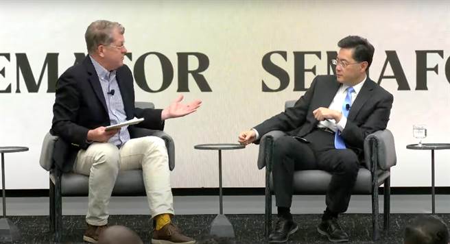 秦刚参加Semafor举办的「非洲论坛」指美非峰会在即，不要把非洲变成大搞地缘政治游戏的舞台。（观察者网截图）