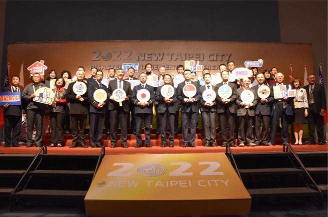 新北市13日举行「2022新北市灾害管理研讨会」13日举行，邀请日本及新加坡两国消防首长、干部交流。（新北市消防局提供）