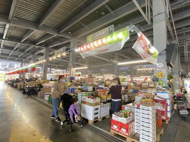 台南市新化果菜市场试营运3个月，明天(14日)正式开幕。(曹婷婷摄)