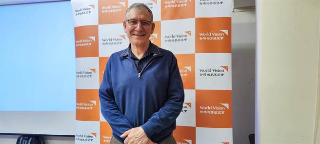 「疯狂白人农夫」Tony Rinaudo透过「农民管理的自然再生法」（FMNR），管理森林根系，不到10年的时间，当地环境已大幅改善，甚至作物产量更比过去增加2至3倍。（林良齐摄）