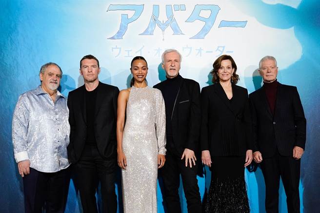 《阿凡达：水之道》在东京首映造成万人空巷。（迪士尼提供）