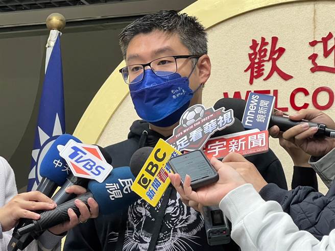 因担忧丧失议会优势，传出国民党中央考虑在初选中纳入「大局条款」。对此，表态投入2024立委初选的国民党3连霸台北市议员徐弘庭（图）直呼离谱，要求党中央立刻回应。（资料照／李奇叡摄）