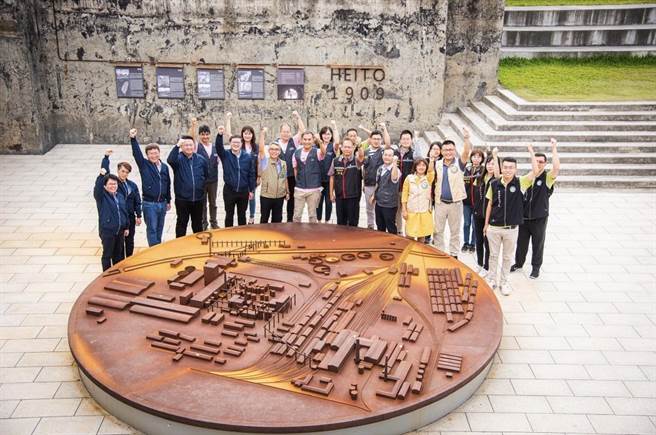 屏东县府团队再创荣耀，二度荣获公务人员杰出贡献奖团体奖。(屏县府提供)