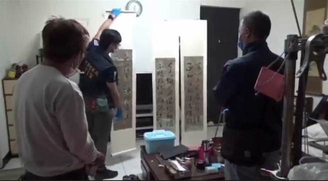 警方查扣到大批古董、字畫等贓證物。（翻攝照片／林郁平台北傳真）
