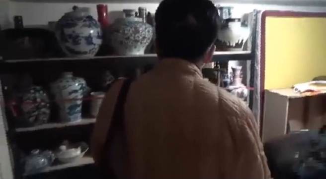 警方查扣到大批古董、字畫等贓證物。（翻攝照片／林郁平台北傳真）