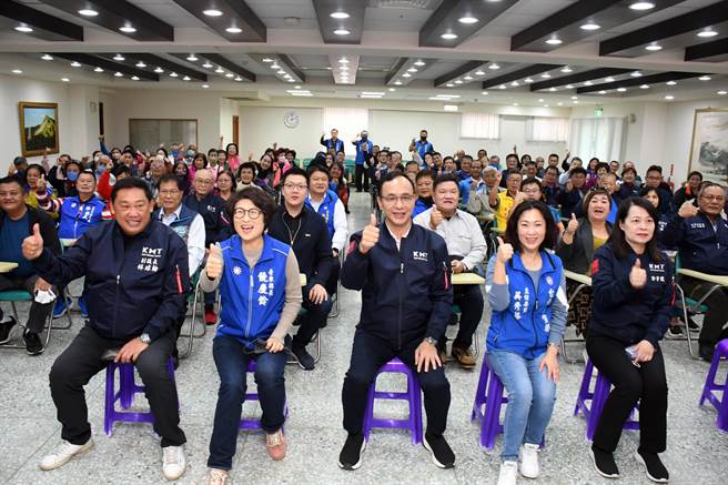 國民黨主席朱立倫13日到台東舉辦感恩茶會。（莊哲權攝）