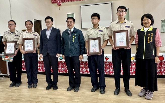 台南市白河区公所今（13）日办理「111年白河区替代役大放役彩成果发表」，在庄内外角里联合活动中心热闹展开，役政署副署长徐健麟、台南市长黄伟哲也到场共襄盛举。(戴志扬翻摄)
