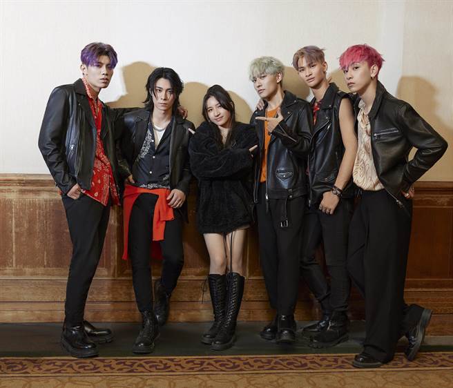 「FEniX」首支單曲〈Fire Fighter〉邀請李哲言的妹妹擔任MV女主角。（踢帕娛樂提供） 