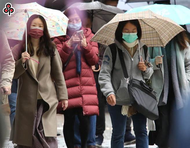 中央气象局预报指出，入冬首波寒流将于本周末报到。（报系资料照）