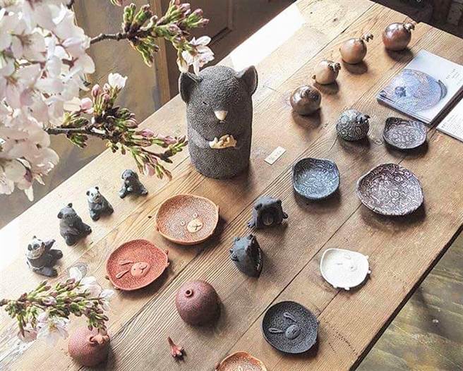 「2022莺歌艺术季—来唱莺歌」将在12月17日至12月25日于陶博馆登场，连续2周周末假期在陶瓷艺术园区的「微笑音乐市集」，陶博馆大厅也将举行「来唱莺歌」主舞台演唱会，邀请旺福、郑宜农、寻人启事等8组人气艺人接力表演，带动三莺文艺能量。（陶博馆提供）