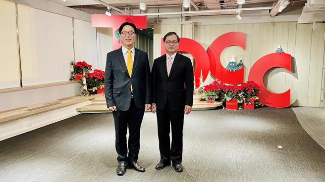 （臺韩集保高层交流，集保结算所董事长朱汉强（图右）接待韩国集保公司（Korea Securities Depository, KSD）董事长Mr. Myong-ho Rhee（图左）。图／集保提供）