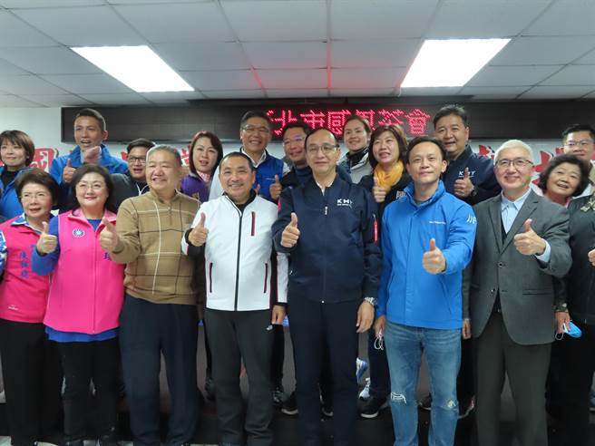 朱感恩茶会指侯是最强母鸡，朱：2024一定提名人最强候选人。（叶德正摄）