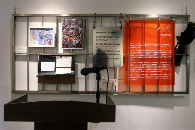 郑南榕基金会举办的《自由纹理：探索在地Nylon足迹》巡展，位于台北田园城市展场一隅。（邓博仁摄）