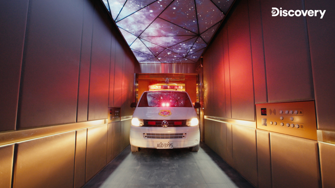 《建筑巨擘：陶朱隐园》四十户的大楼有七座电梯，包括一座可乘载4.5吨的多功能电梯。（图／Discovery提供）