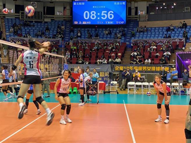 台电女排回到高雄主场。（柯宗纬翻摄）