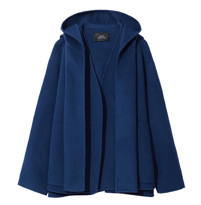 新光三越台北站前店GINKOO开襟大衣，特价9000元（65折）。（新光三越提供）