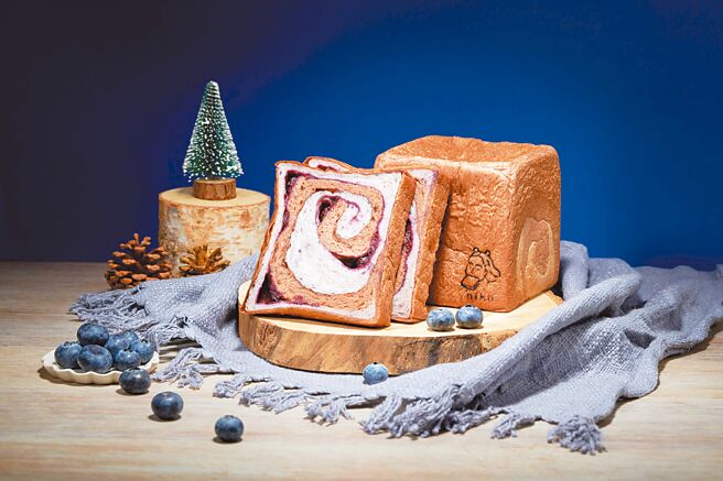 日香「蓝莓巧克力」美肌生吐司，单颗售价250元。（日香提供）