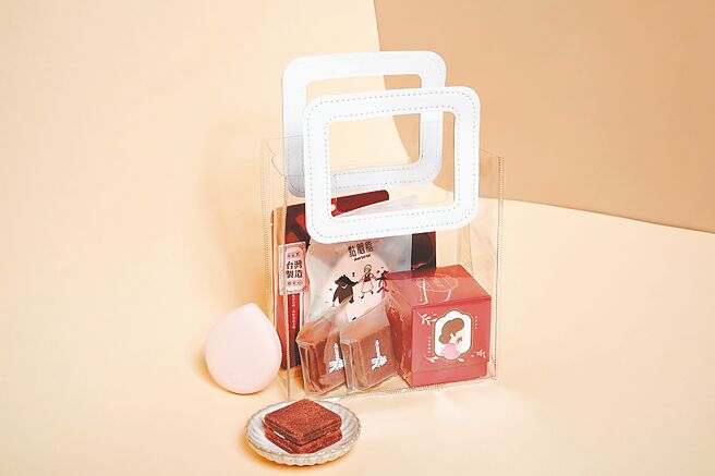 芙稻菓室X点胭脂推「2022限量圣诞联名甜心礼」，包含新海绵和「肉桂红酒乳霜塔」，限时优惠399元。（芙稻菓室提供）