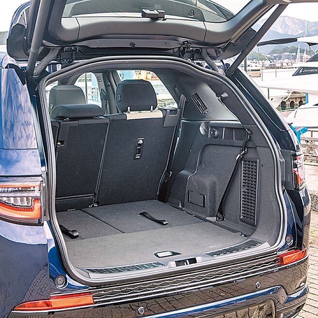 二、三排座椅皆可打平。（陈大任摄）