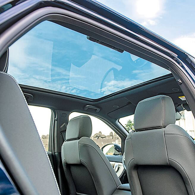 全景式玻璃天窗。（陈大任摄）