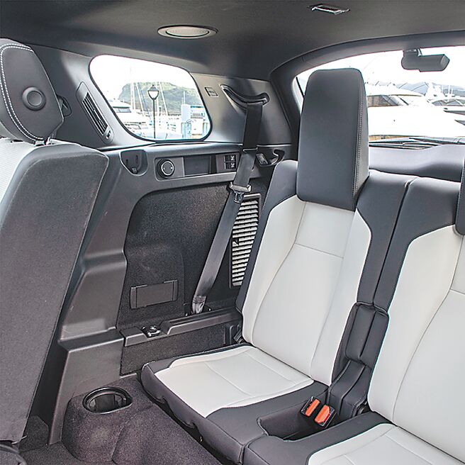 第三排选配价4.67万元。（陈大任摄）